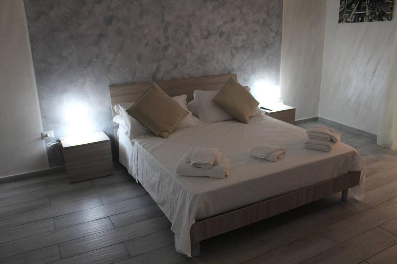 Casa Vacanza Grey Aparthotel เนเปิลส์ ภายนอก รูปภาพ