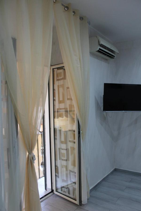 Casa Vacanza Grey Aparthotel เนเปิลส์ ภายนอก รูปภาพ
