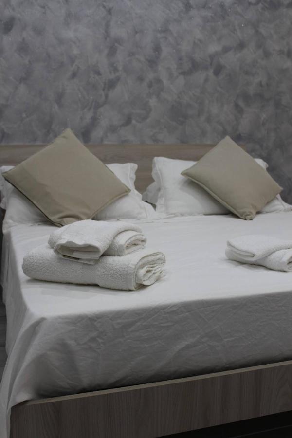Casa Vacanza Grey Aparthotel เนเปิลส์ ภายนอก รูปภาพ