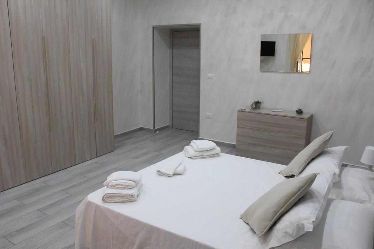Casa Vacanza Grey Aparthotel เนเปิลส์ ภายนอก รูปภาพ